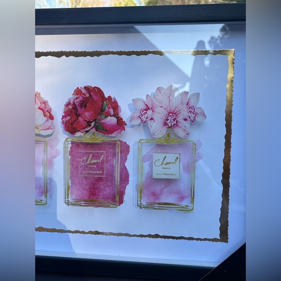 💖✨Gorgeous perfumes inspired framed picture with flowers Measure13 Lx 17w - Picture 3 of 4